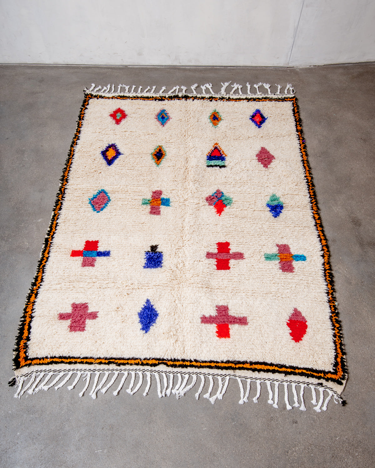 Modern designer handcrafted Berber rug from Morocco. Azilal rug with beautiful colours and patterns. Made of sheep’s wool and colourful cotton.